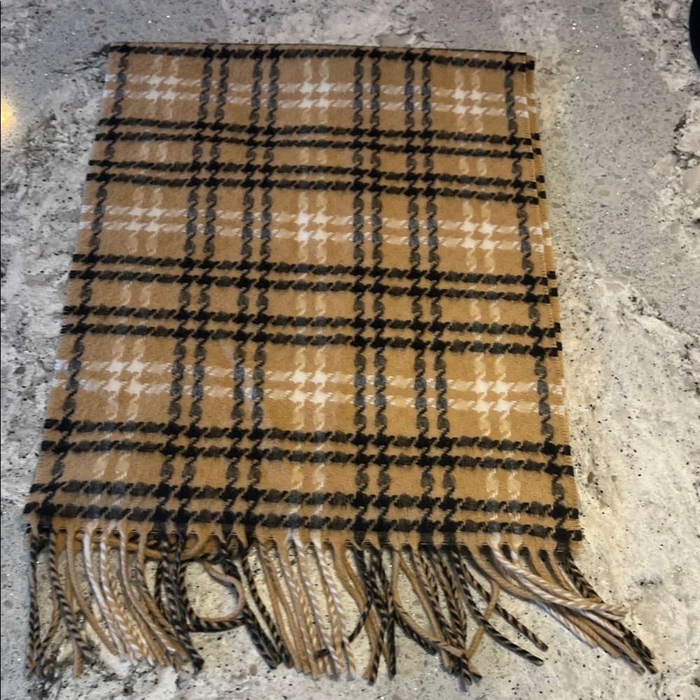 V. FRAAS Cashmink Tan and Black Scarf